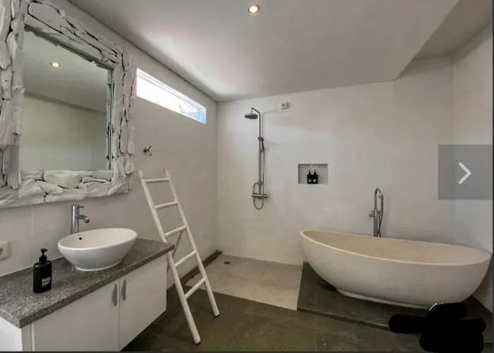 Ayu'k, 3 Bedroom Villa, Umalas Tunon, Bali ゲストハウス チャングー